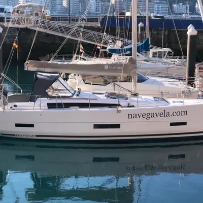 Atardecer en velero en la Bahía de la Concha con baño incluido desde el Puerto Deportivo de San Sebastián, Guipúzcoa