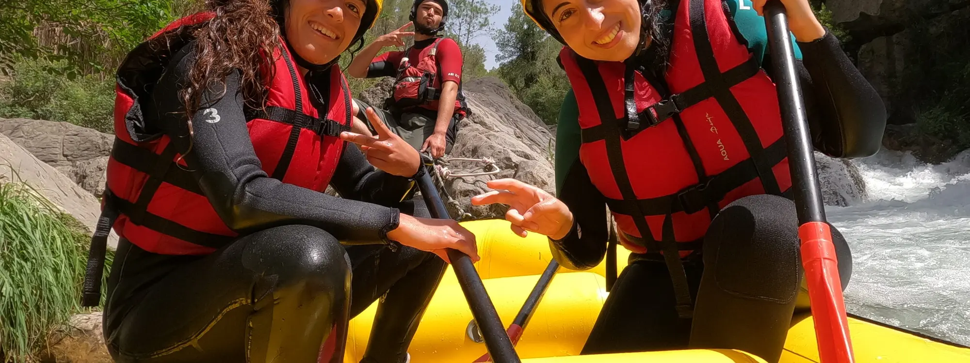Descenso de rafting en Montanejos por el río Mijares