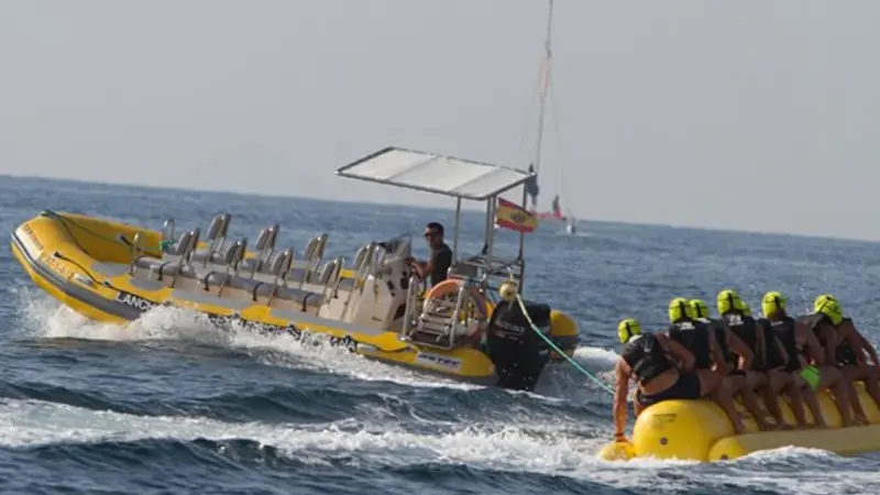 Banana Boat en la Playa de las Higuericas en Torre de la Horadada, Alicante