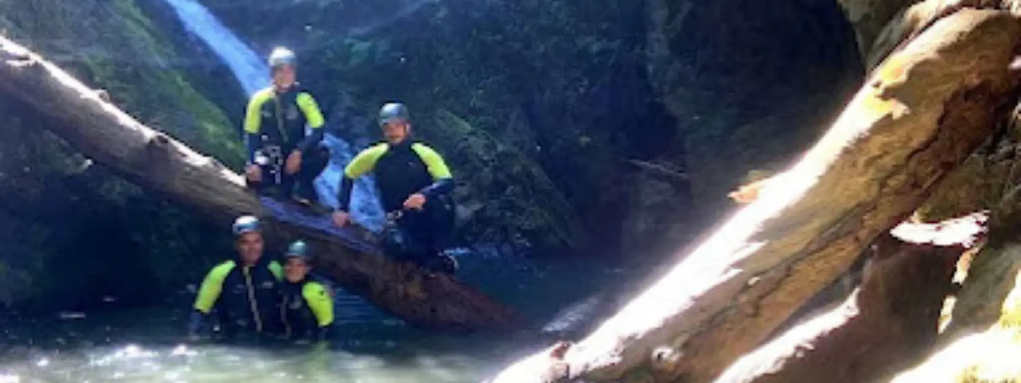 Barranquismo acuático en el barranco Vallegón de nivel II (medio) desde Arriondas, Asturias
