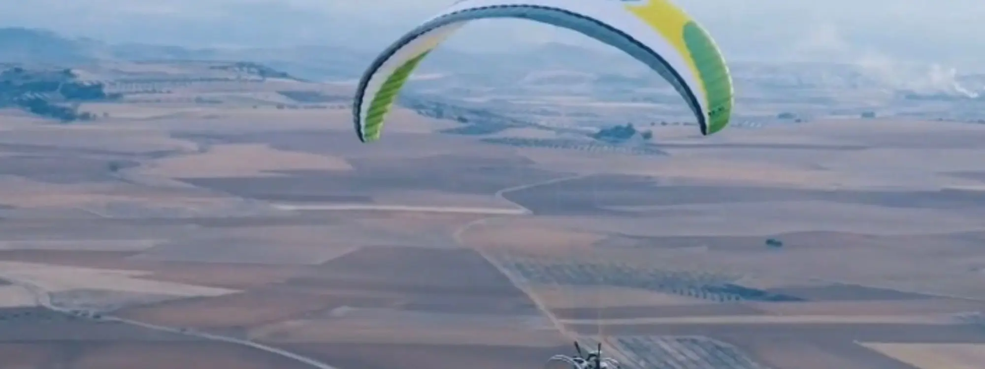 Bautismo de vuelo en paramotor sobre los campos de Valdelaguna