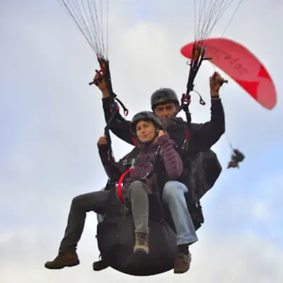 Bautismo de vuelo en parapente en Sopelana, playa de Barinatxe