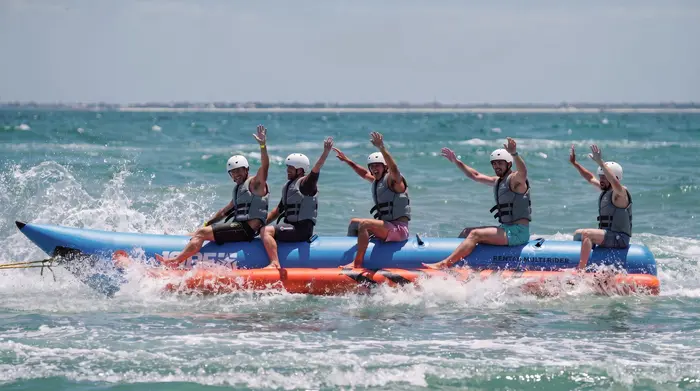 Banana Boat en Sitges – Diversión en el mar para grupos