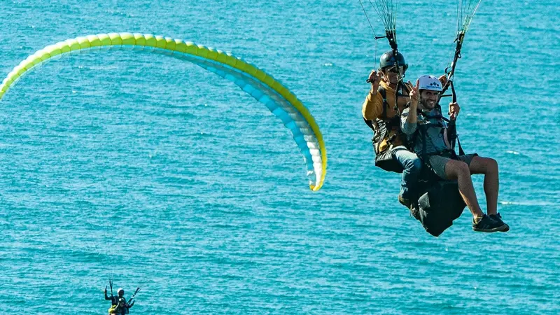 Bautismo de vuelo en parapente en Sopelana, playa de Barinatxe