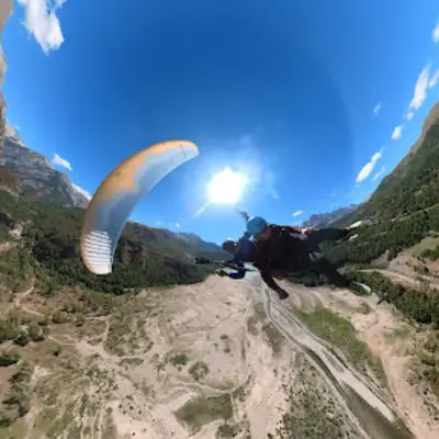 Vuelo en parapente biplaza sobre el Valle de Tena, Pirineo Aragonés