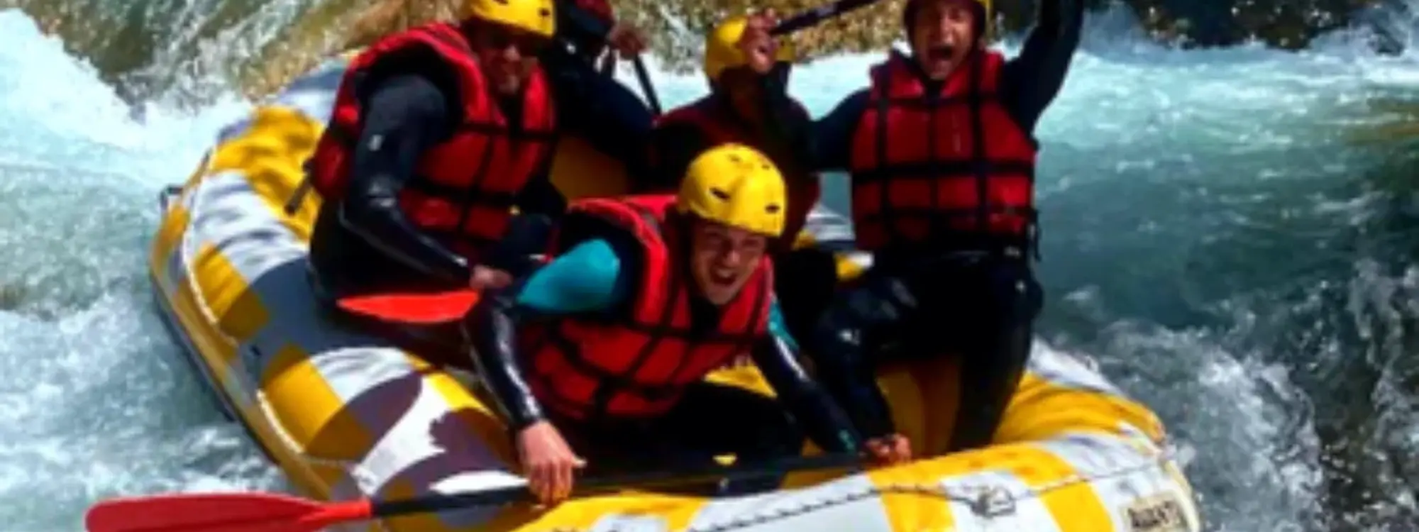Descenso de rafting en Montanejos por el río Mijares