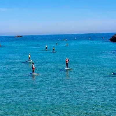 Ruta en paddle surf en Llanes: explora la costa desde el mar