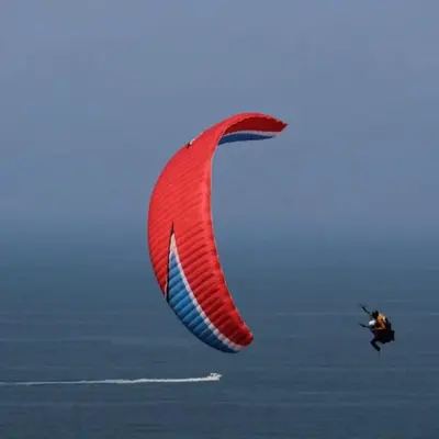Bautismo de vuelo en parapente en Sopelana, playa de Barinatxe