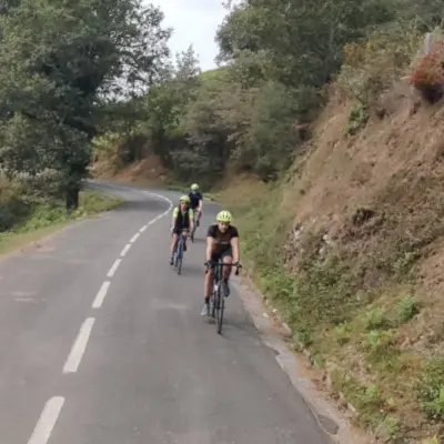 Ruta guiada privada en bicicleta de carretera por la Costa Vasca con recogida en alojamiento