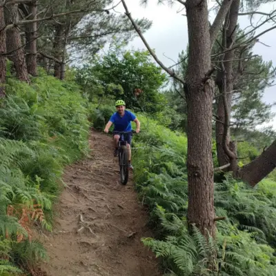 Ruta guiada en bicicleta de montaña por la Costa Vasca desde San Sebastián
