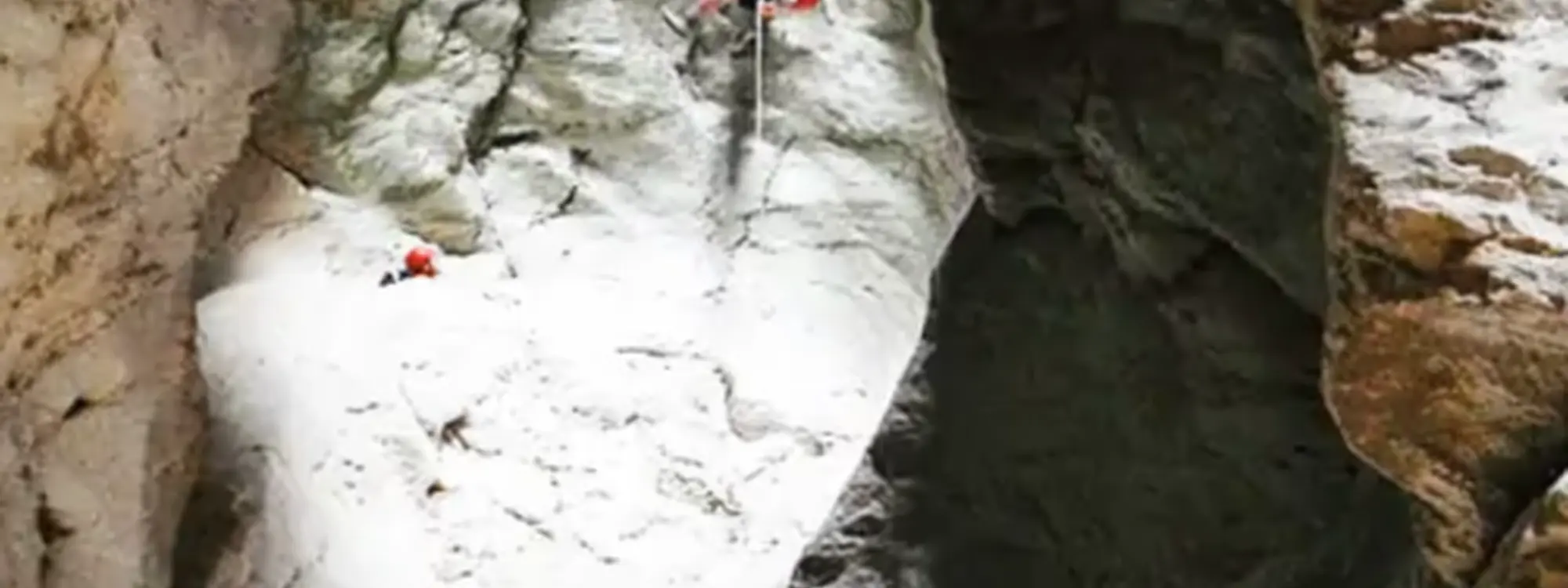 Barranquismo nivel medio en el Barranco del Infierno en Vall d’Ebo