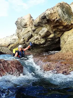 Coasteering por los acantilados de la Playa de Torres en Villajoyosa