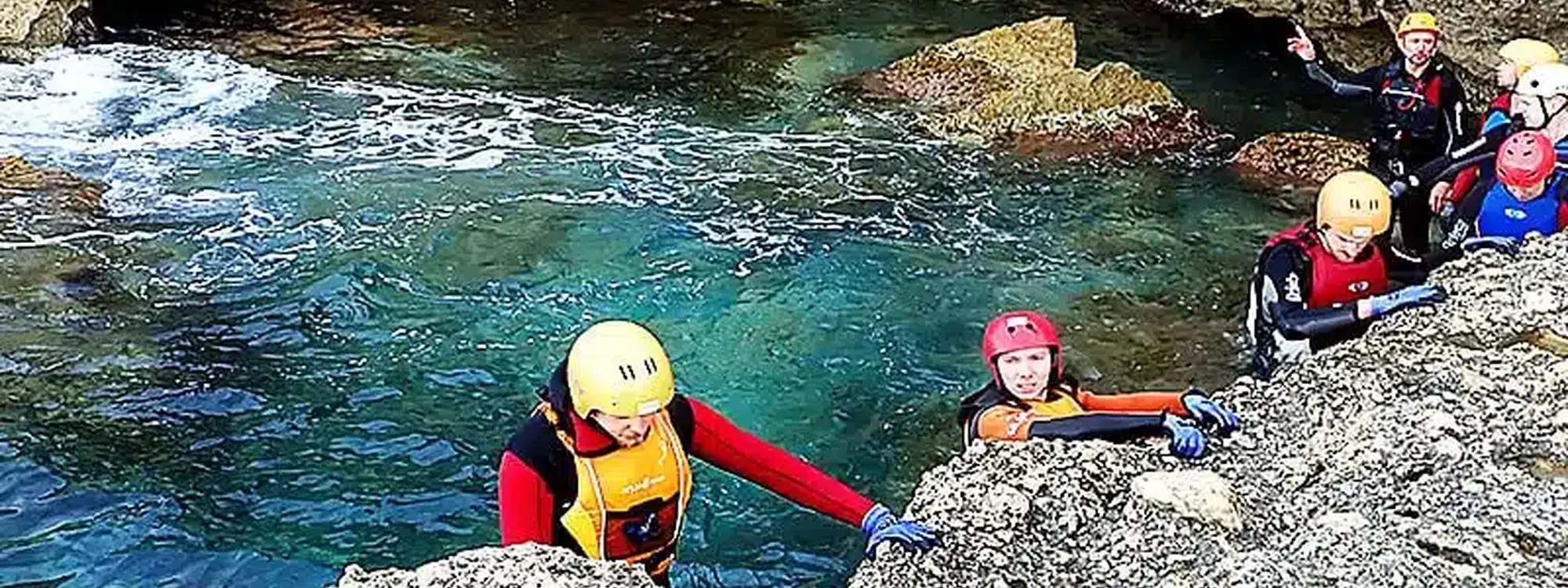 Coasteering por los acantilados de la Playa de Torres en Villajoyosa