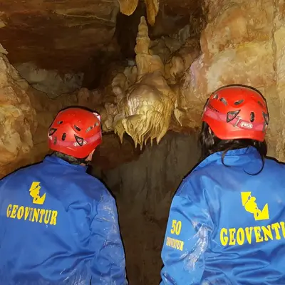 Espeleología en la Cueva La Val de la Zoma desde Ejulve, Teruel