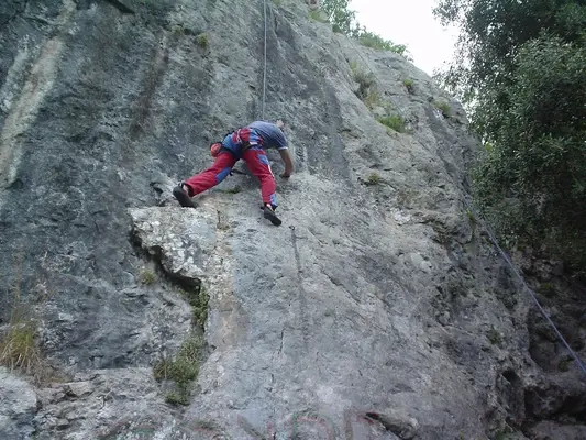 Cursos de escalada para todos los niveles en Asturias desde Arriondas