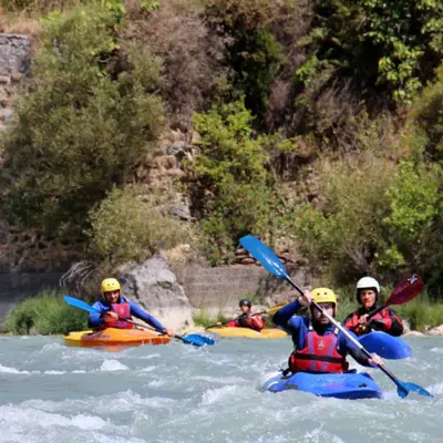 Curso de kayak completo en aguas bravas en Murillo de Gállego, Zaragoza