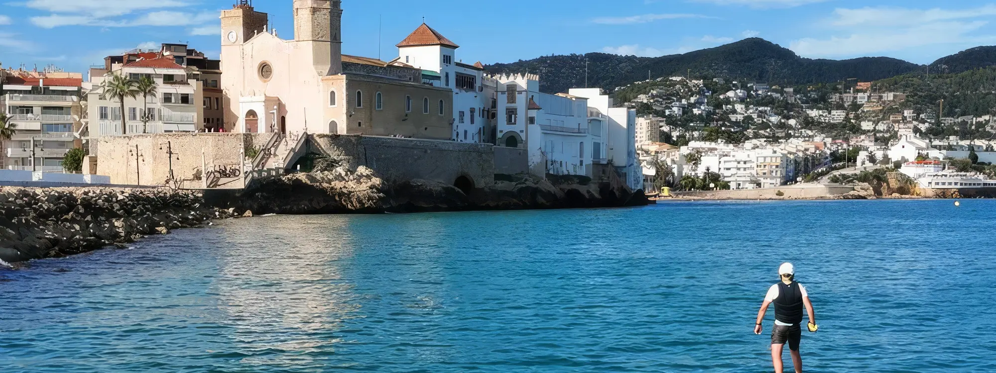 Aventura en e-foil con instrucción en Sitges