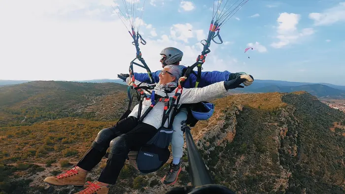 Bautismo de vuelo en parapente en Villar del Arzobispo