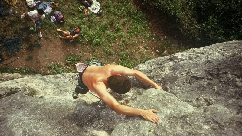 Cursos de escalada para todos los niveles en Asturias desde Arriondas