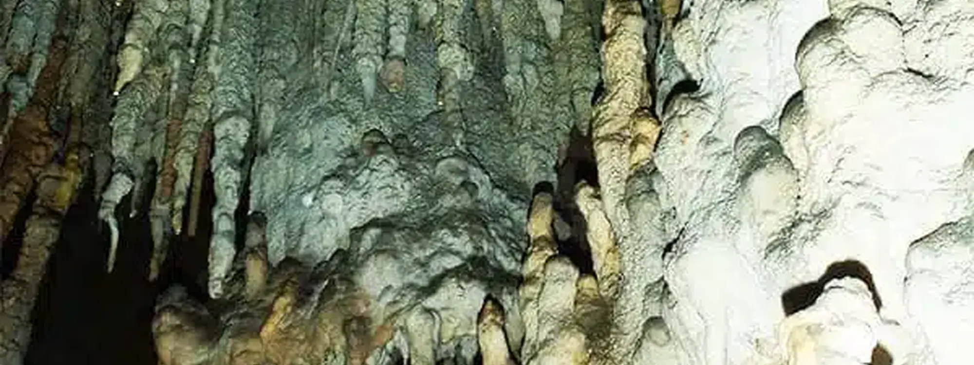 Espeleología avanzada en la Cueva de los Pericos en Confrides