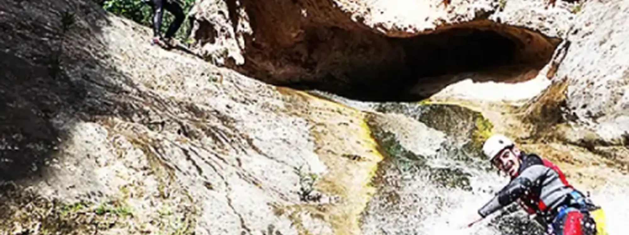 Barranquismo acuático nivel técnico en el Barranco del Nacimiento desde Millares