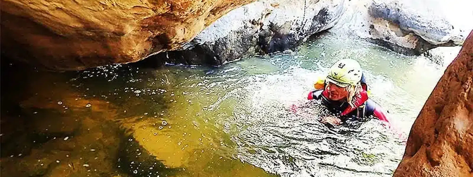 Barranquismo acuático nivel medio en el río Amadorio desde Relleu