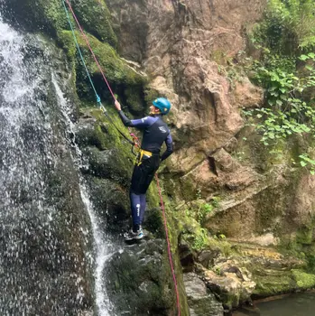 Descenso de Barranco en el río Navedo en Cantabria
