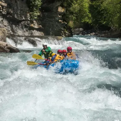 Rafting en el río Esca en el valle del Roncal