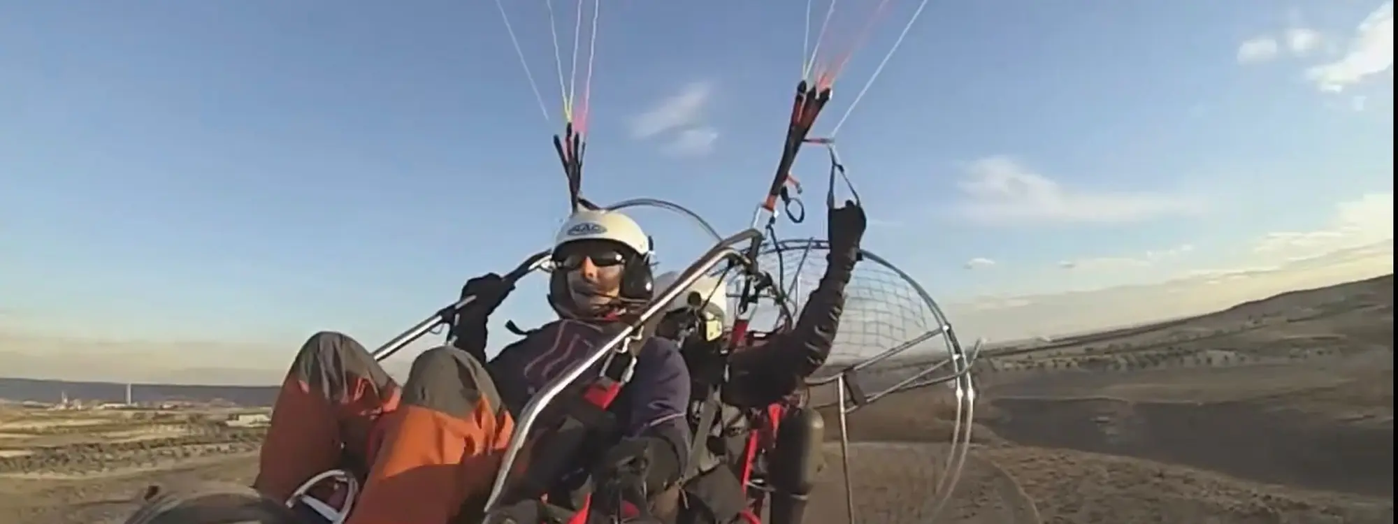 Bautismo de vuelo en paramotor sobre los campos de Valdelaguna