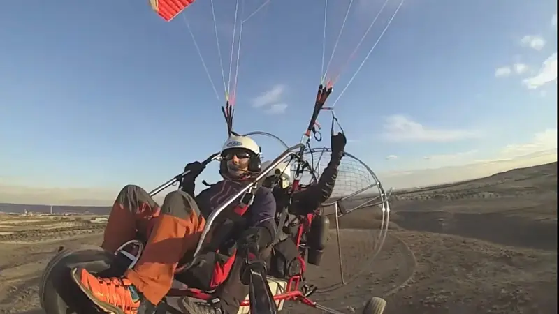 Bautismo de vuelo en paramotor sobre los campos de Valdelaguna