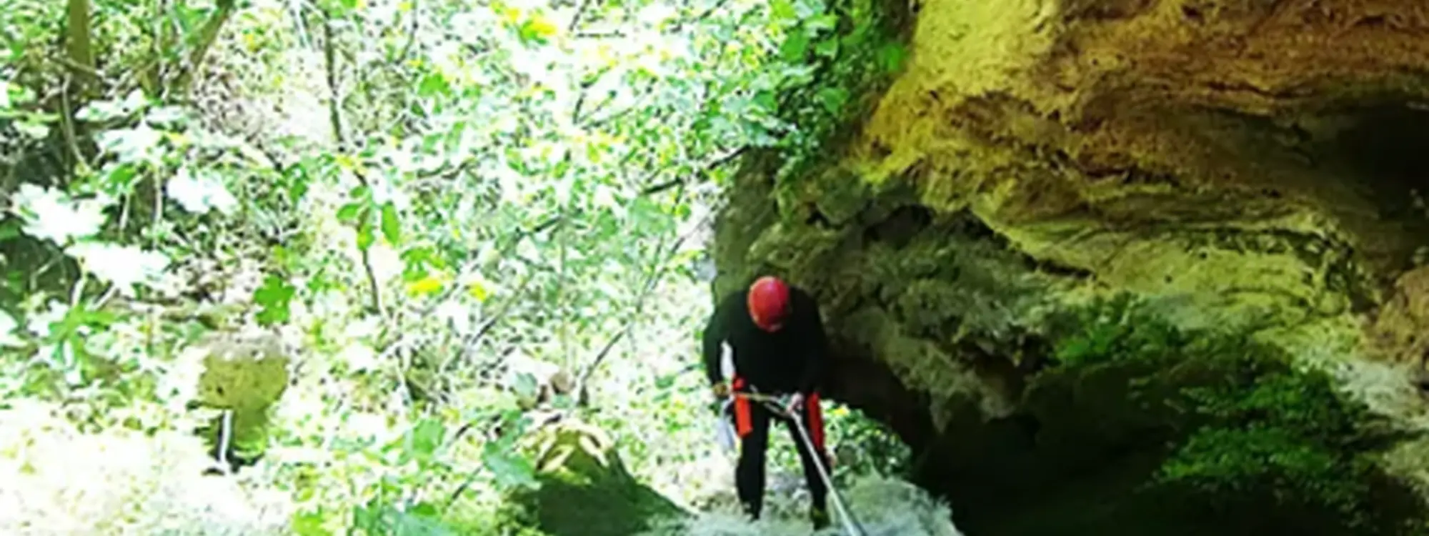 Barranquismo acuático nivel técnico en el Barranco del Nacimiento desde Millares