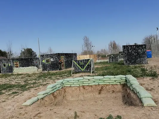 Paintball infantil con bolas ilimitadas y opción de menú infantil en Puente Tocinos