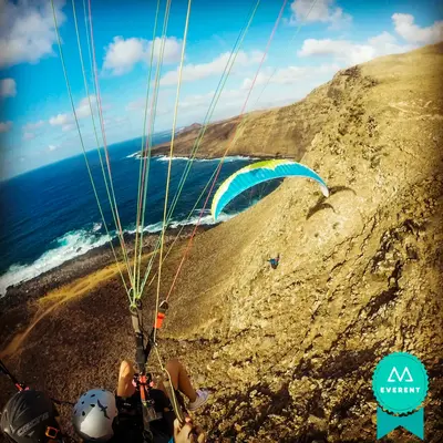 Parapente en Lanzarote | Vuelos biplaza, acrobáticos y VIP
