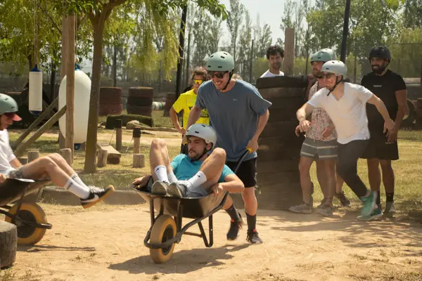 Humor amarillo para niños y zona de picnic en Sant Pere Pescador