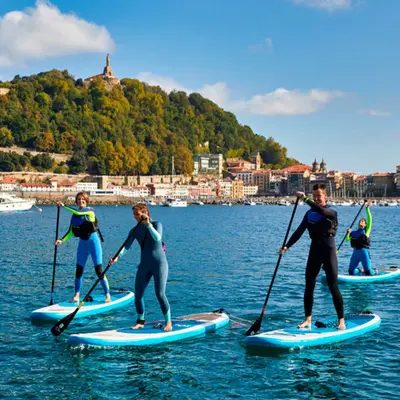 Alquiler de paddlesurf en la Playa de la Concha en San Sebastián, Guipúzcoa
