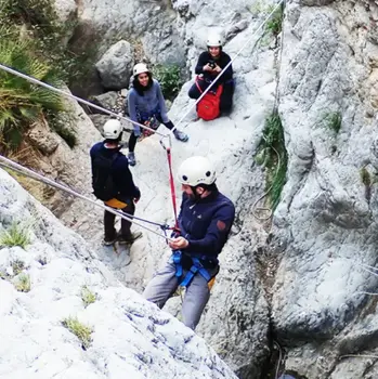 Barranquismo nivel avanzado en el Barranco del Penya Blanca en Benialfaquí