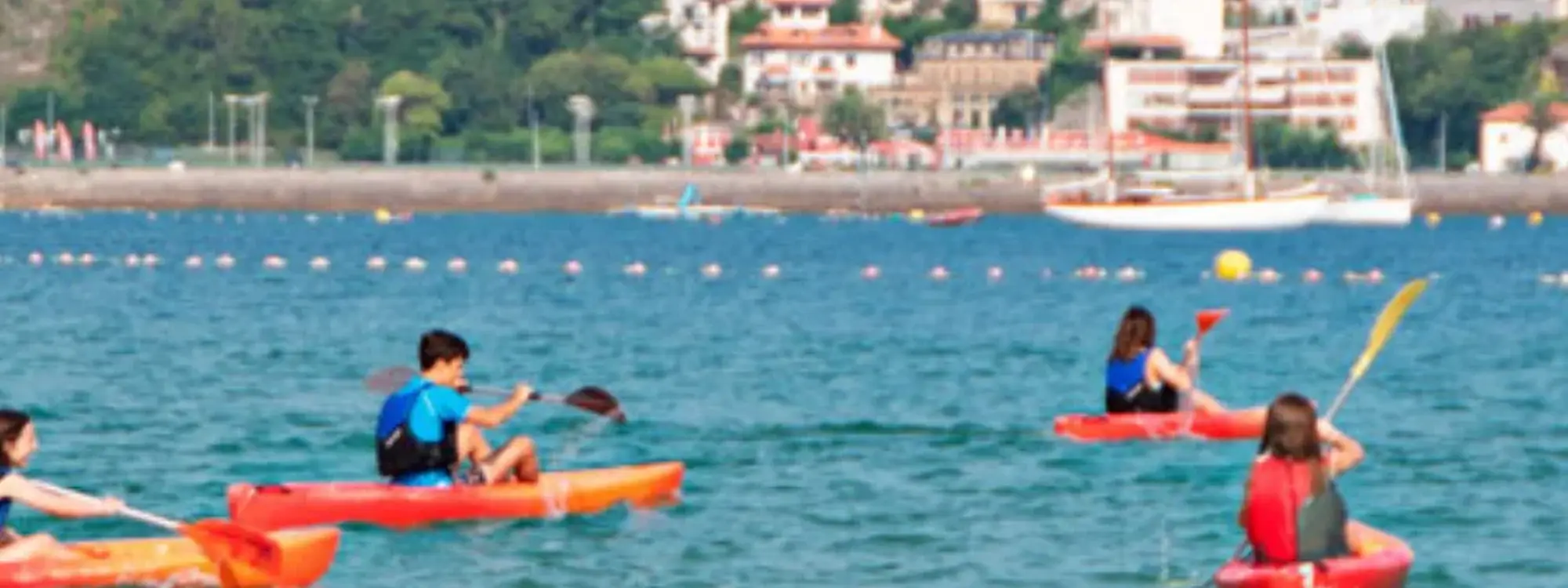 Alquiler de kayak en la Playa de la Concha en San Sebastián, Guipúzcoa
