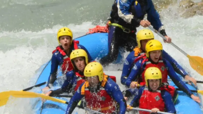 Rafting en el río Esca en el valle del Roncal