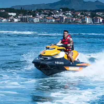 Ruta en moto de agua a Jaizkibel desde el Puerto de Hondarribia, Guipúzcoa