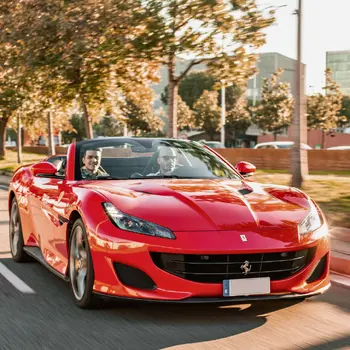 Conducción de un Ferrari Portofino M por la Barceloneta y sus playas en Barcelona