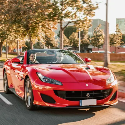 Conducción de un Ferrari Portofino M por la Barceloneta y sus playas en Barcelona