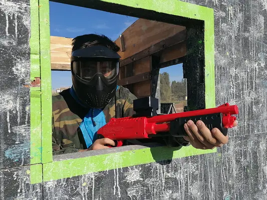 Paintball infantil con bolas ilimitadas y opción de menú infantil en Puente Tocinos