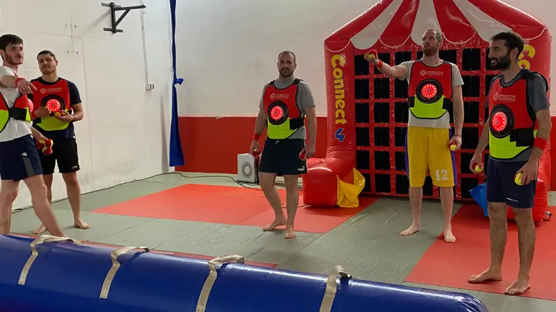 Humor amarillo indoor en San Sebastián, Guipúzcoa