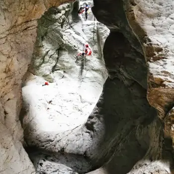 Barranquismo nivel medio en el Barranco del Infierno en Vall d’Ebo