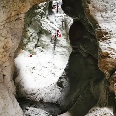 Barranquismo nivel medio en el Barranco del Infierno en Vall d’Ebo