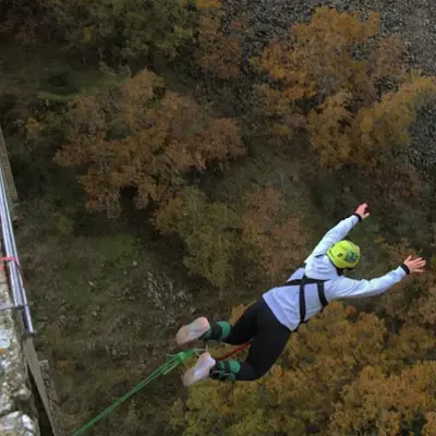 El mayor salto de Puenting (High Jumping) desde el viaducto de Buitrago en Madrid