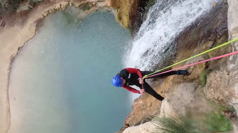 Barranquismo acuático nivel medio en la Cueva del Turche desde Buñol