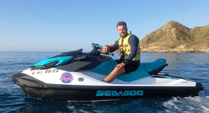 Excursión en moto de agua a la Torre del Pirulico desde Carboneras
