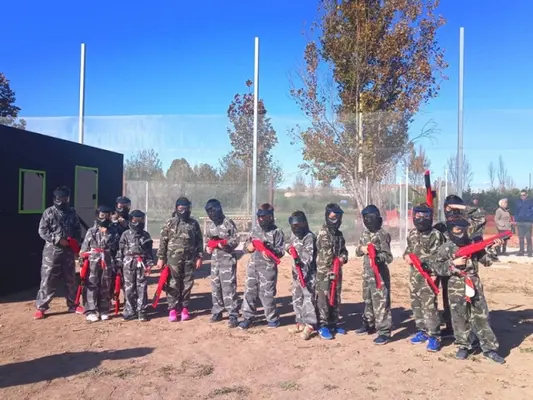 Paintball infantil con bolas ilimitadas y opción de menú infantil en Puente Tocinos