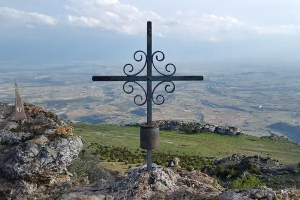 Ruta guiada al monte Toloño con almuerzo tradicional
